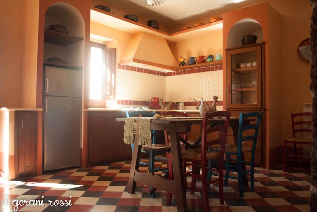 I Gerani Rossi Hotel Paulilatino Kültér fotó